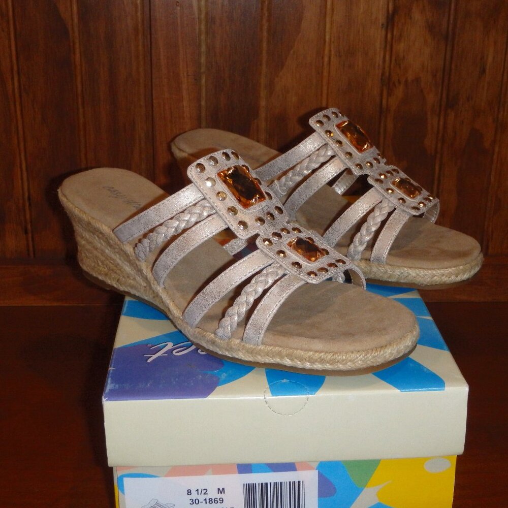 Easy Street Bazinga Sandals Washed Gold 8.5 M